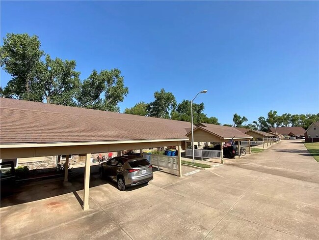Building Photo - 524 Greenbriar Ct