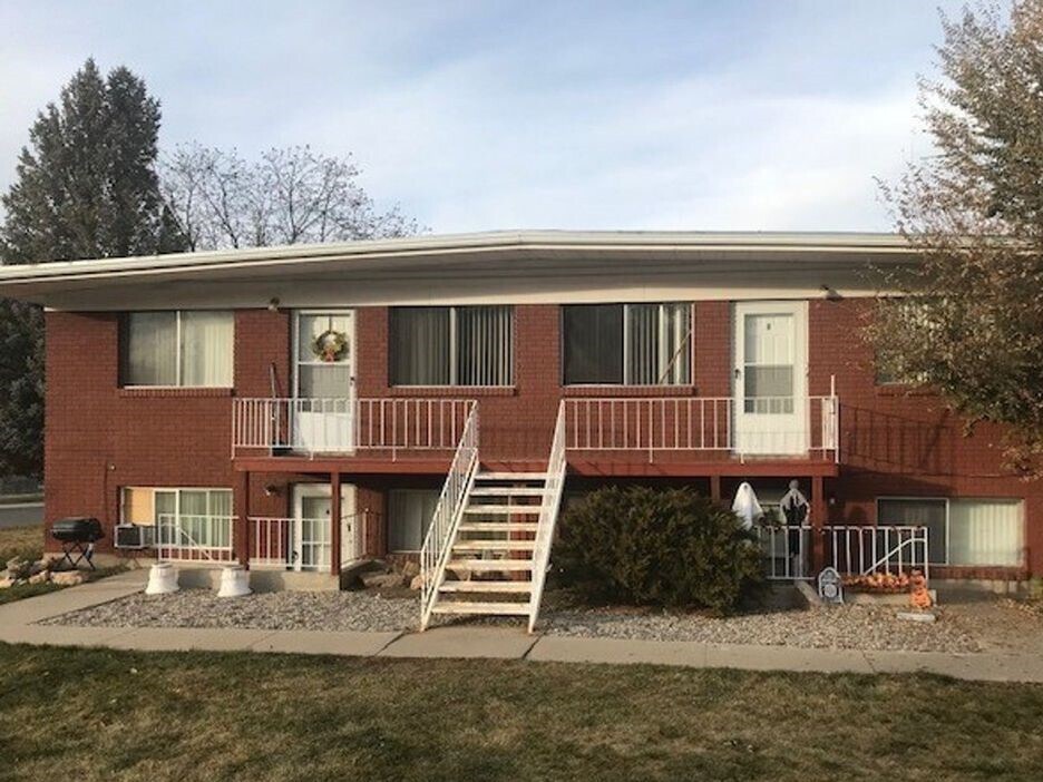 Front - 240 N 1st St