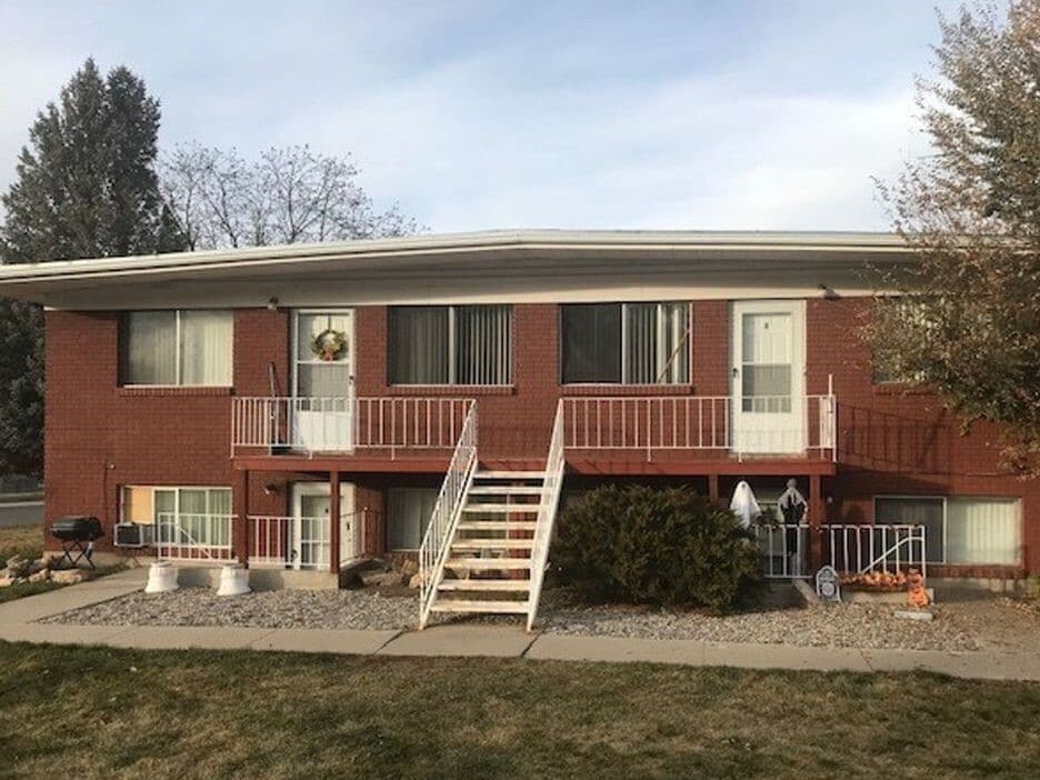 Front - 240 N 1st St