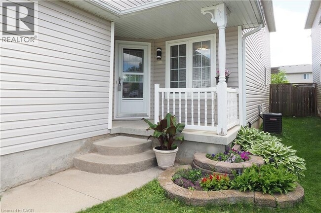 Building Photo - 98 Langlaw Dr