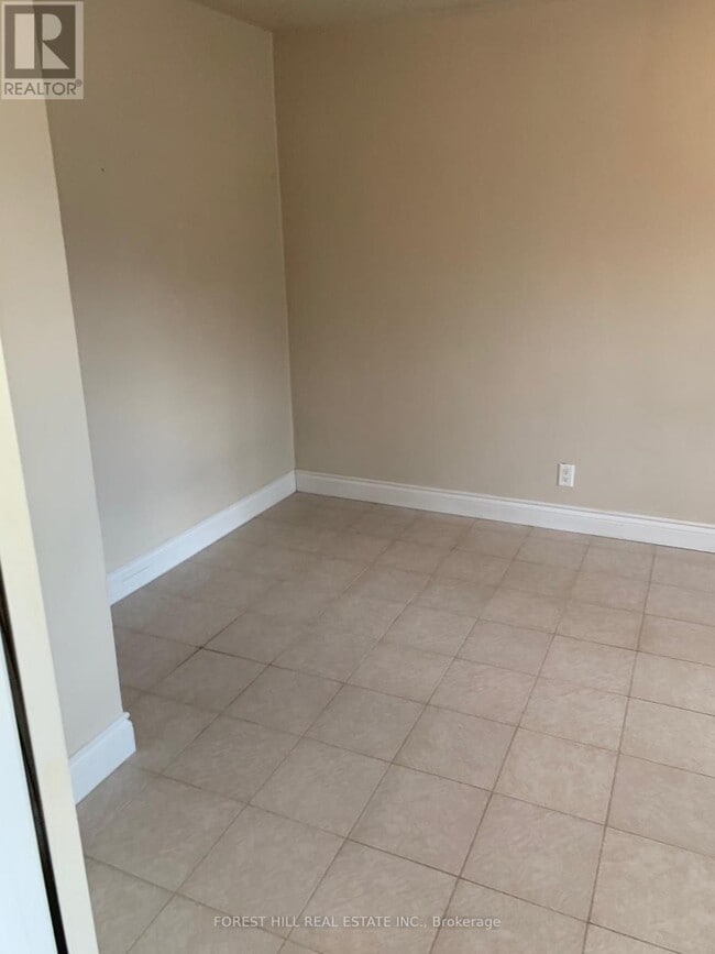 Photo du bâtiment - 3430 Lake Shore Blvd W