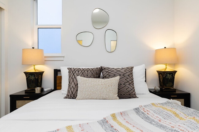 Building Photo - 4404 37th Ave SW