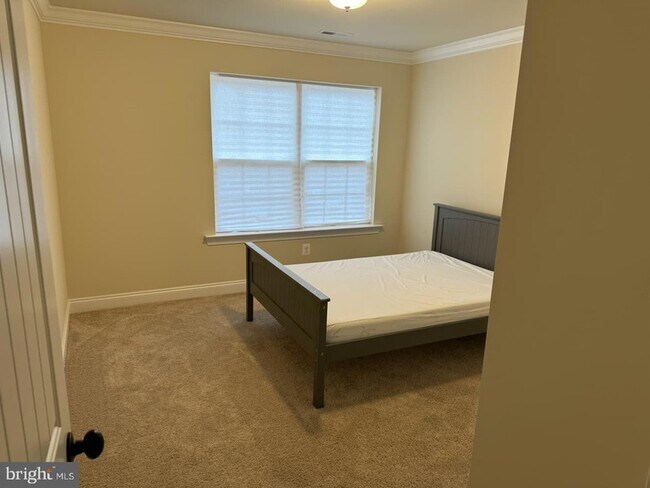 Foto del edificio - 7986 Benjamin Stoddert Ct