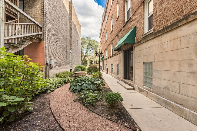 Foto del edificio - Barry Court - 722 W Barry Ave