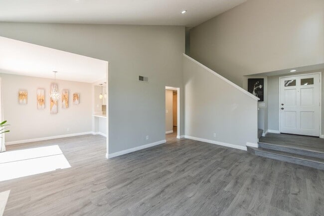 Building Photo - 355 Stanford Ct