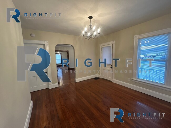 Foto del edificio - Freshly Renovated Home in Miamisburg