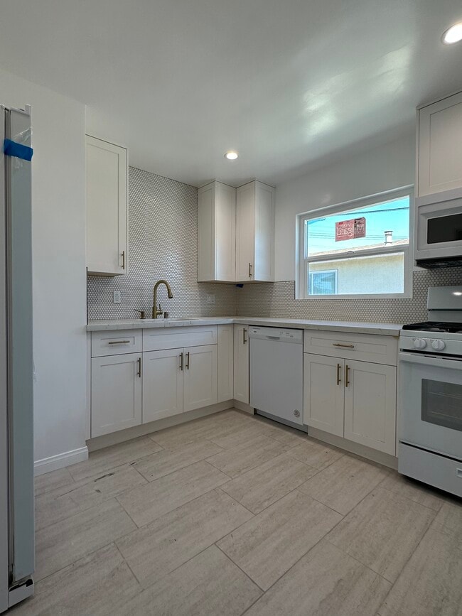 Kitchen 1 - 5514 Spokane St