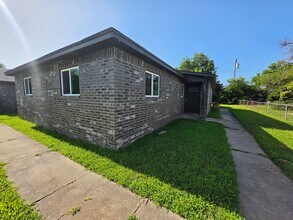 Building Photo - 1115 E Parker St