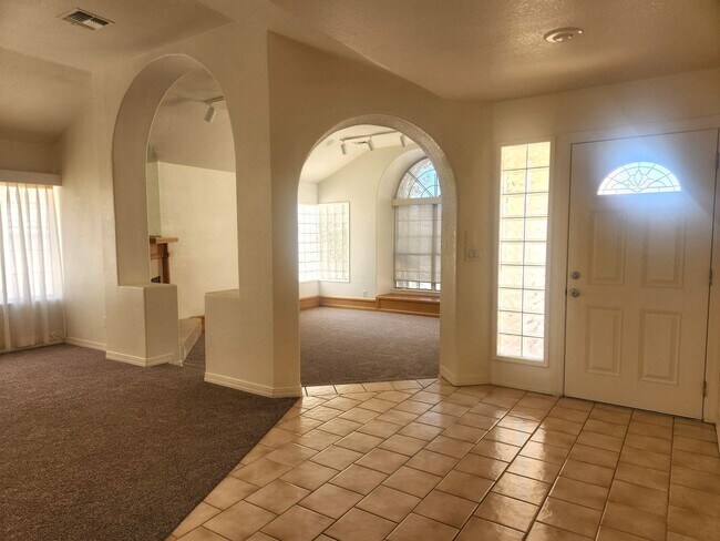 Building Photo - Laughlin Estates Custom Built Pool Home