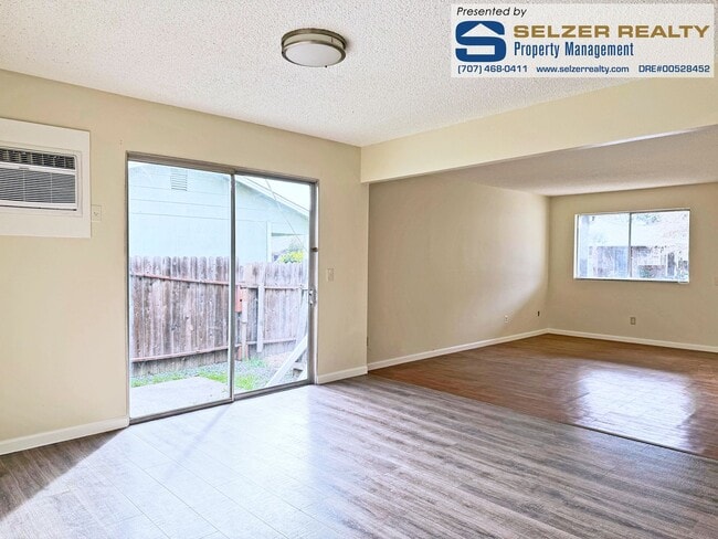 Building Photo - 740 El Rio St