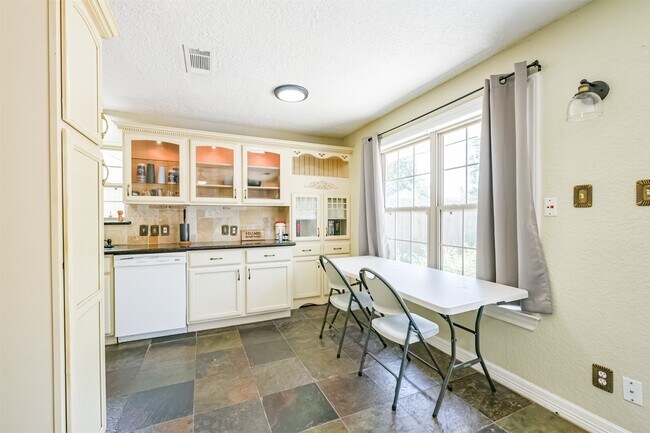 Foto del edificio - 201 Meadowlawn St