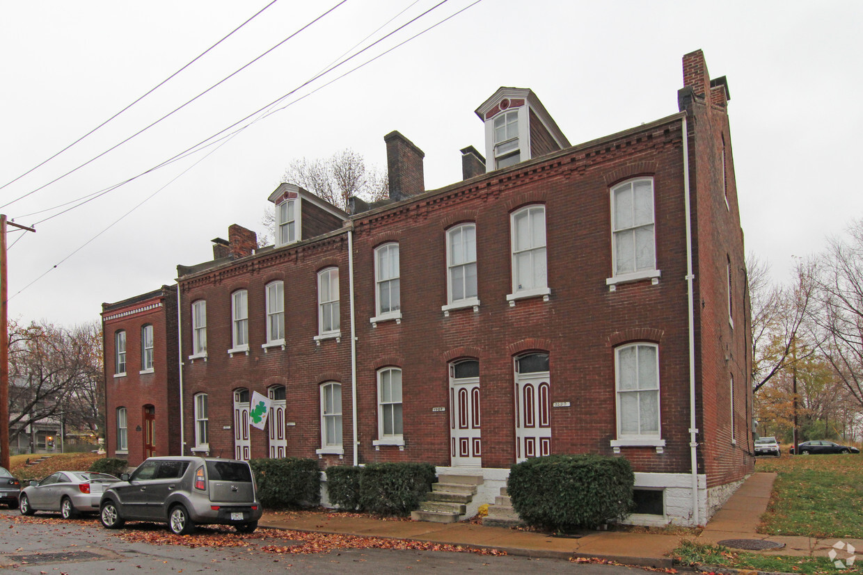 Building Photo - Barton Apartments III