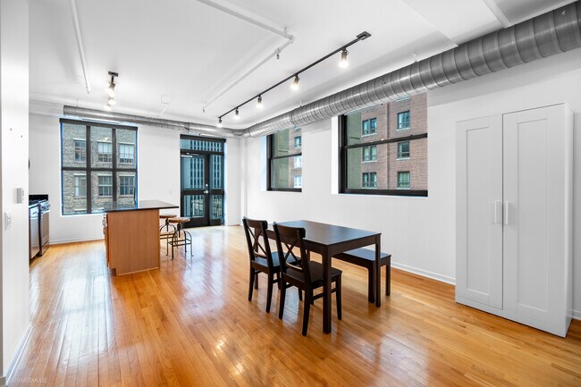 Foto del edificio - 6 E Monroe St