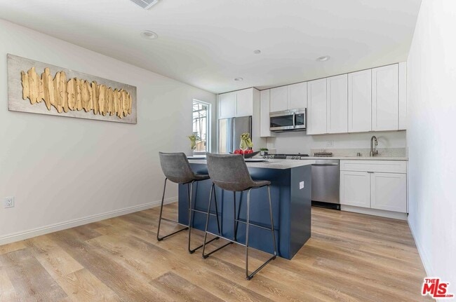 Foto del edificio - 815 N Kingsley Dr