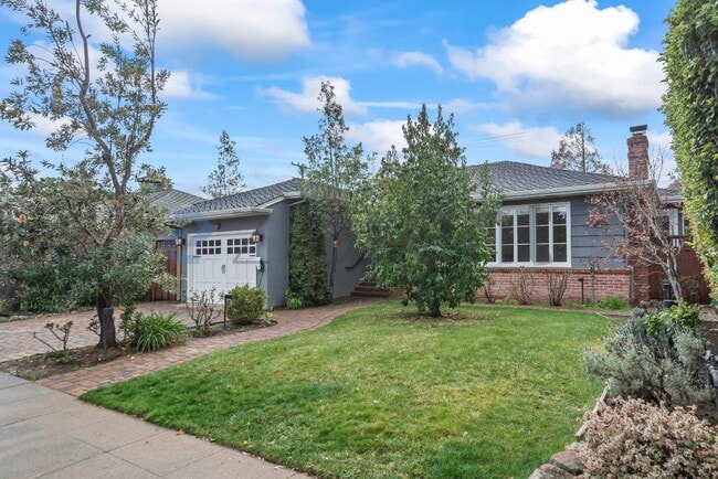 Building Photo - 616 Maple St