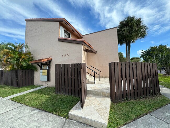 Building Photo - 495 W Park Dr