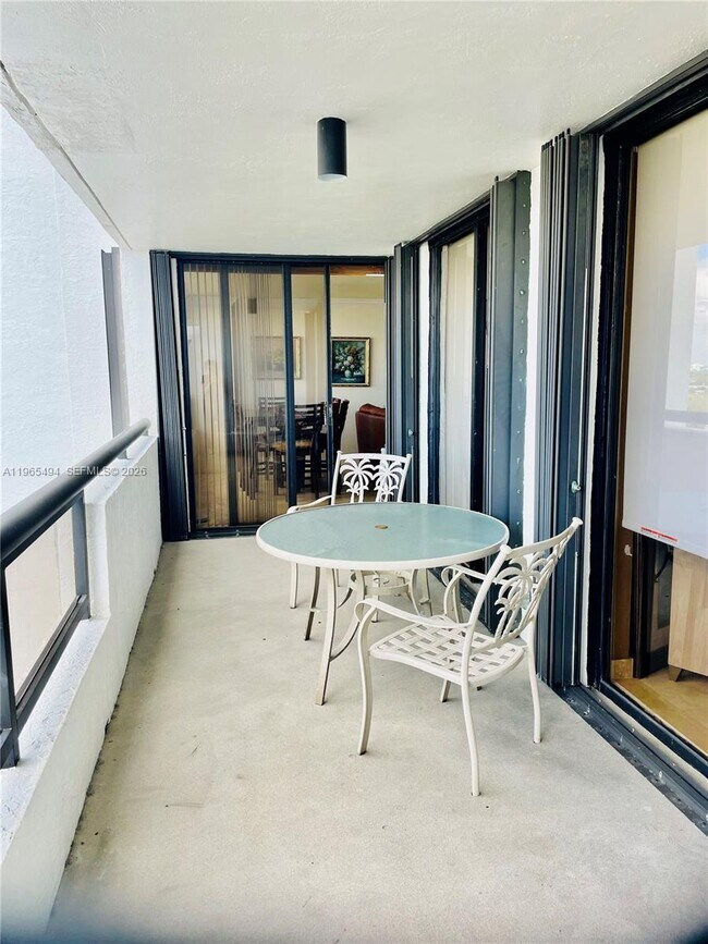 Foto del edificio - 2555 Collins Ave