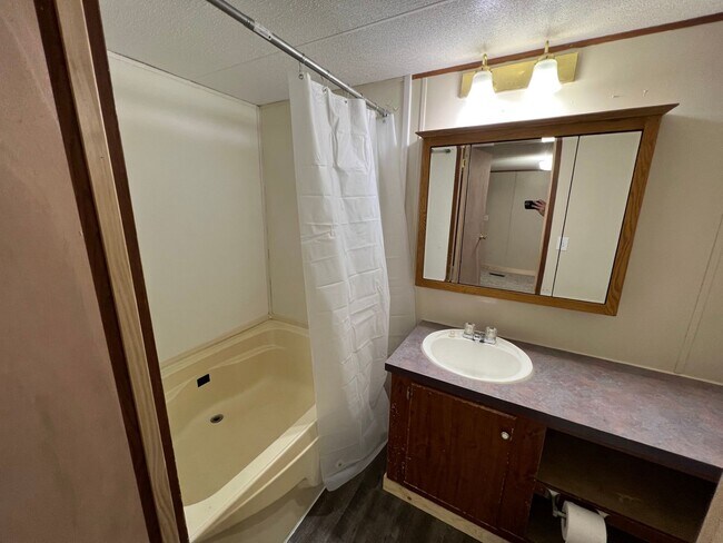 Foto del edificio - 3 Bedroom 2 Bath Newly Remodeled Mobile Ho...