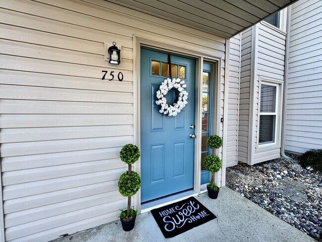 Building Photo - Like New & Ready NOW! 2 Primary Suites w/Private Baths! Reserved Parking, Community Pool & MUCH M...