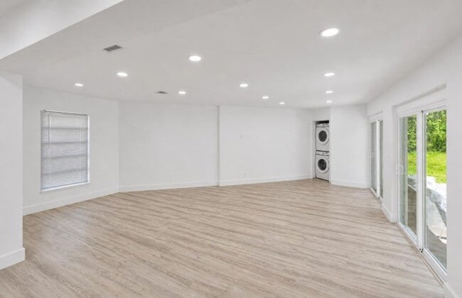 Foto del edificio - 12845 NW 2nd Ave