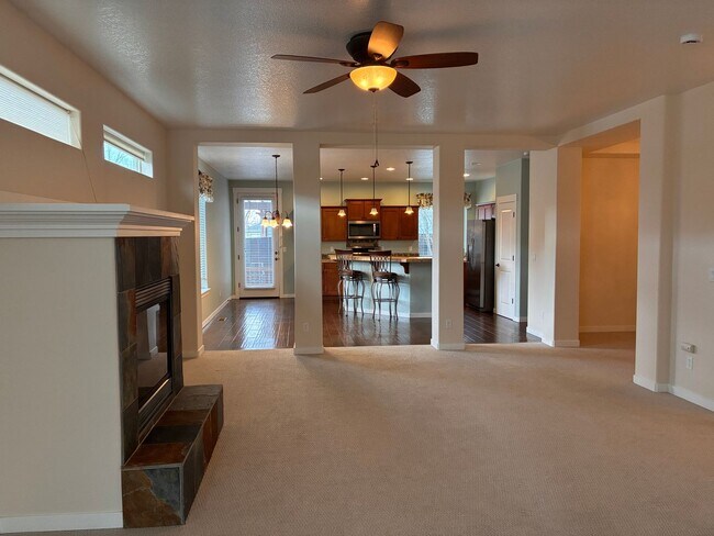 Building Photo - Beautiful Corner Lot Home In Quiet Community