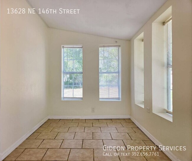 Foto del edificio - 13628 NE 146th St