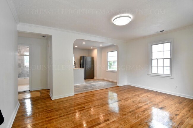 Building Photo - 4706 S Rutland Ave