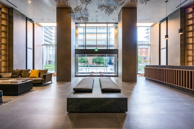 Photo du bâtiment - 55-2755 Charles St E