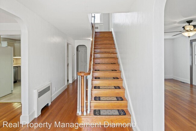 Building Photo - 3 br, 1.5 bath House - 513 S. Walnut Street