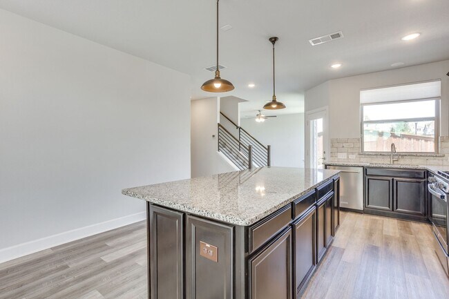 Foto del edificio - 14228 Walsh Ave