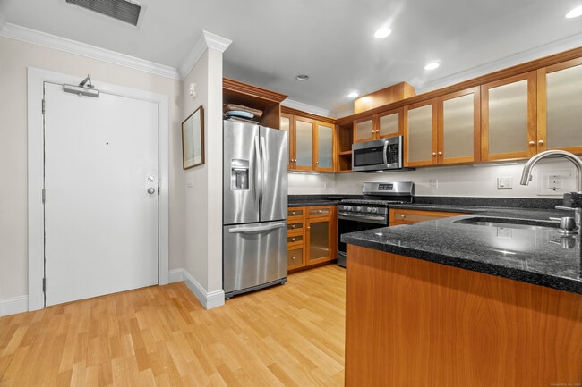 Building Photo - 17 Water St