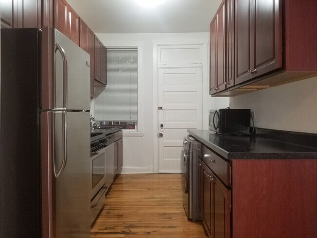 Foto del edificio - 2138 W Berteau Ave