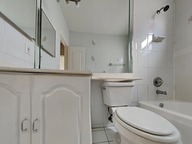 Foto del edificio - 8751 NW 142nd St