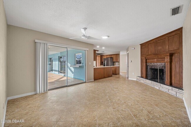 Foto del edificio - 1436 Suwanee Rd