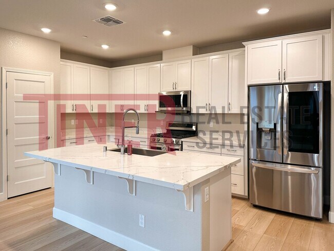 Building Photo - Charming and Modern Home in Gated Community!