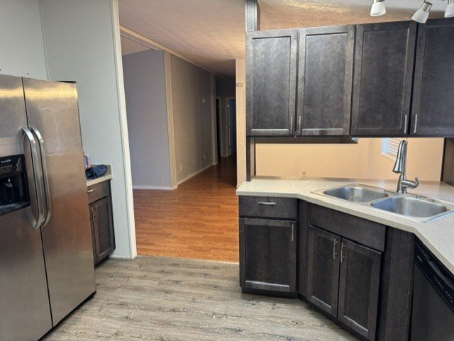 Building Photo - 255 NW Golden Hills Dr
