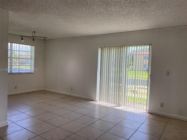 Foto del edificio - 8734 SW 3rd St