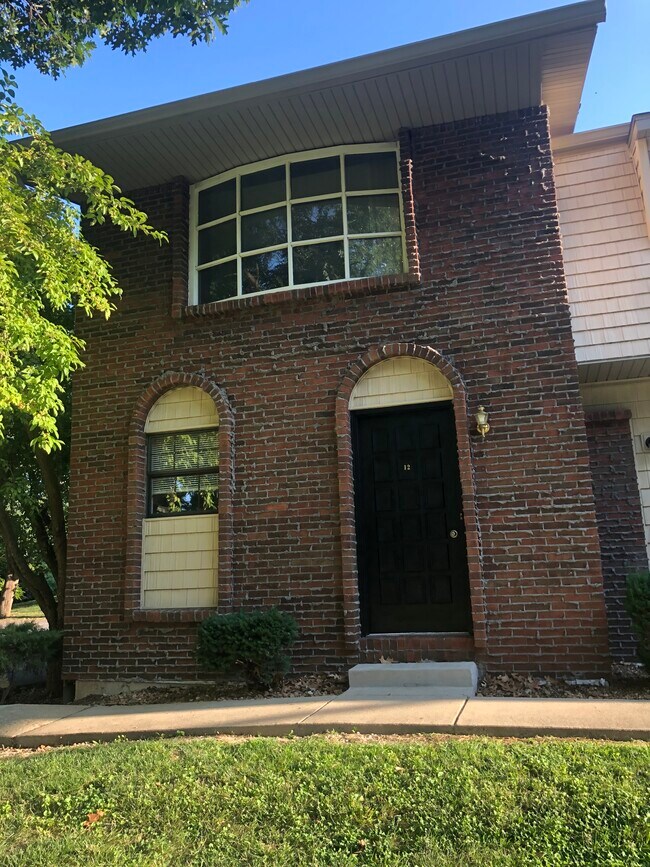Foto del edificio - 13 Tiemann Dr