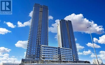 Building Photo - 30 Upper Mall Wy
