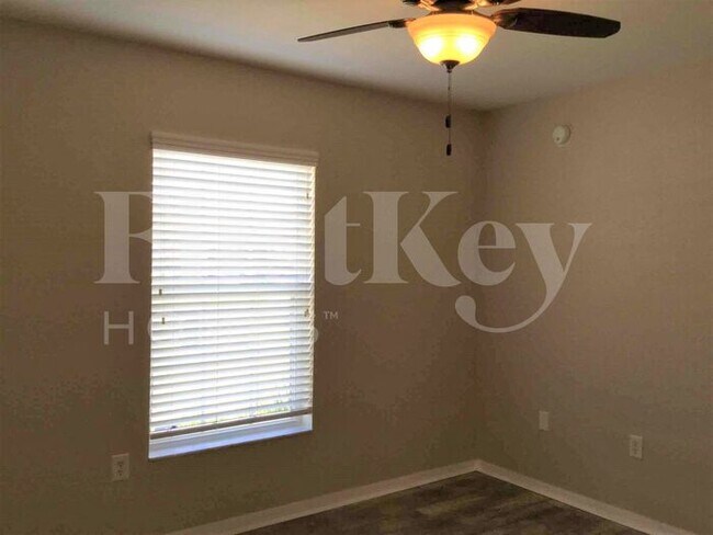 Building Photo - 3668 Sandhill Crane Dr