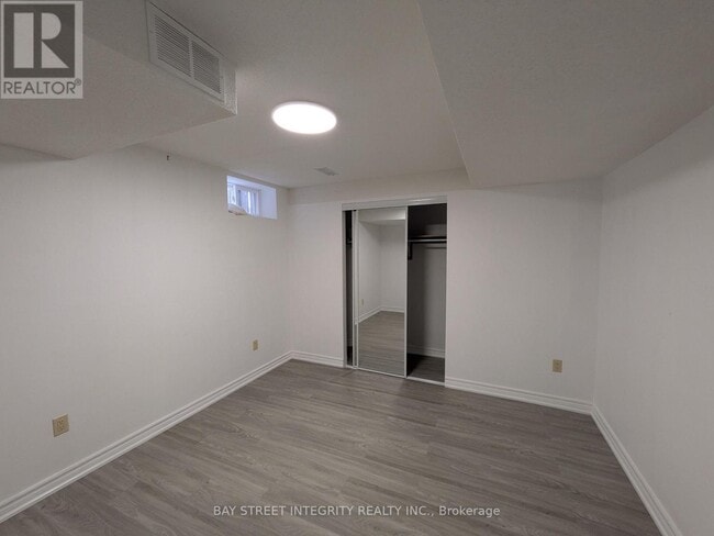 Building Photo - LOWER 37 SANDHAM CRESCENT
