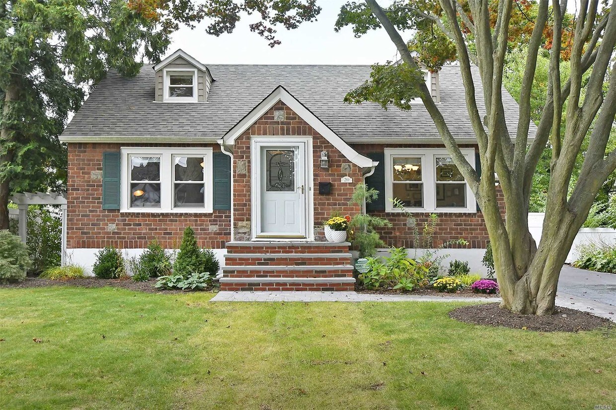 20 Circle Dr, Bellmore, NY 11710 House Rental in Bellmore, NY