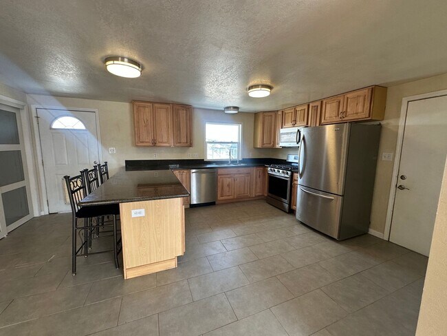 Foto del edificio - 10725 Santa Fe Rd