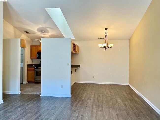 Building Photo - 806 Villa Terrace