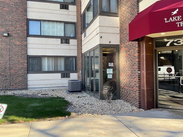 Building Photo - 7337 S South Shore Dr