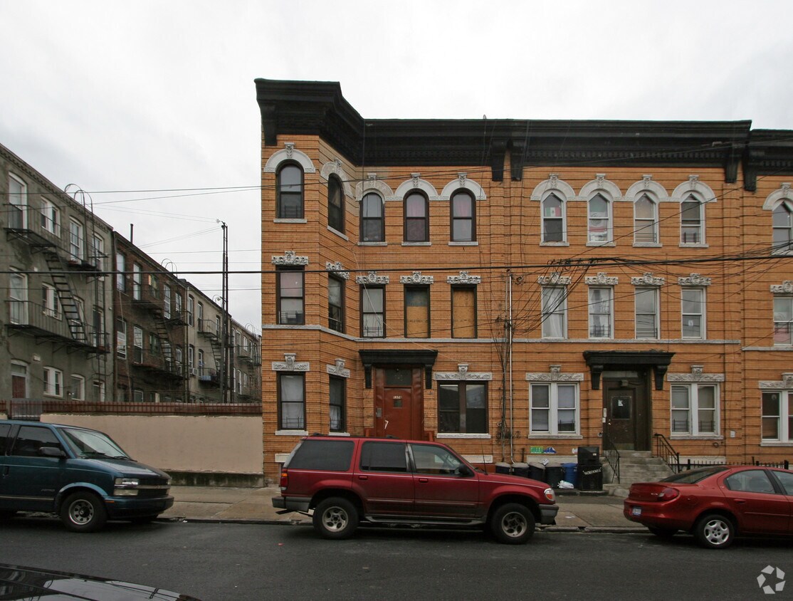 Foto del edificio - 1356 Willoughby Ave