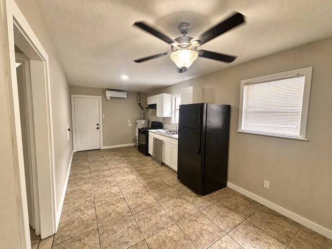 Foto del edificio - 2401 Hadley St