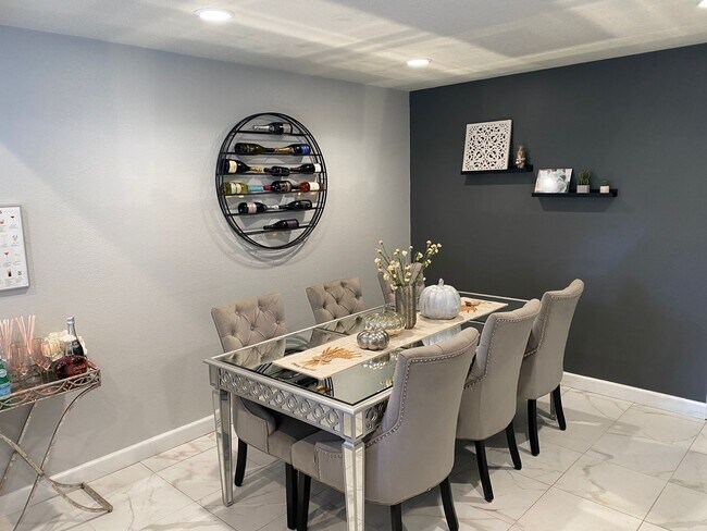 Building Photo - Recently Updated and Ready for Move In Fam...