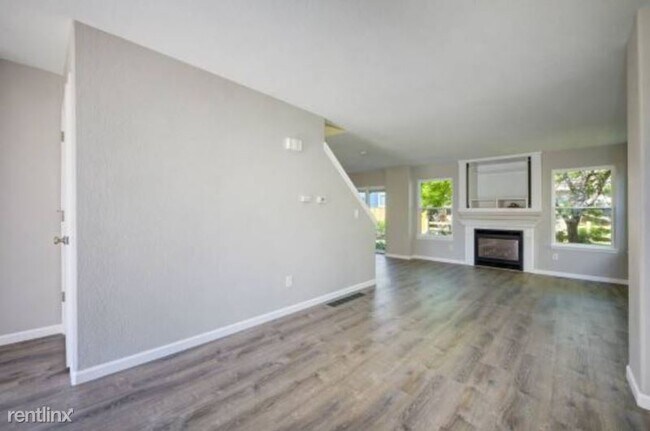 Building Photo - 3 br, 3 bath House - 353 Shawnee Lane