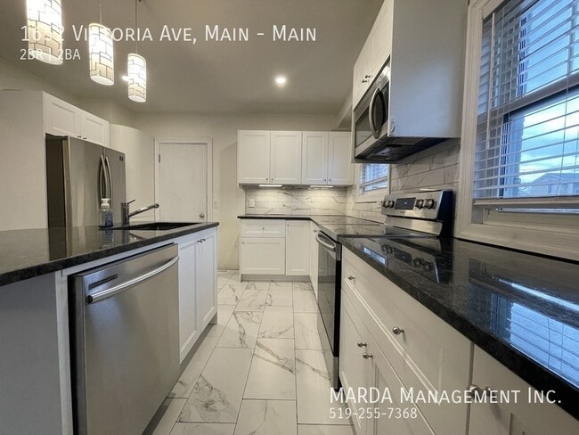 Building Photo - BEAUTIFULLY RENOVATED 2 BED / 2 BATH MAIN! + HYDRO & GAS